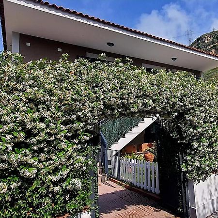مبيت وإفطار يوتْسْوولْ La Casa Di Barry المظهر الخارجي الصورة